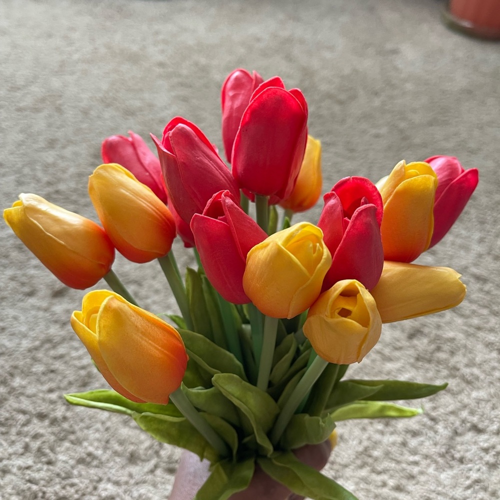 20pcs Mini Artificial Tulip Flowers for Decoration (10 Red and 10 Orange/Yellow)